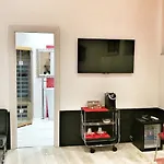 Two Chic 4*